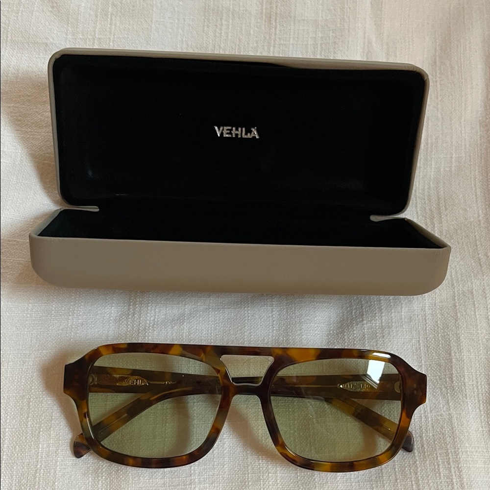 VEHLA Dixie Tortoise Shell Sunglasses with Green Lenses - Picture 2 of 6